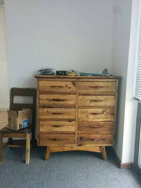 无底线提升千元出租屋品味，看90后美少年怎样活出无数人向往的样子……