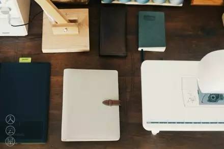 无底线提升千元出租屋品味，看90后美少年怎样活出无数人向往的样子……