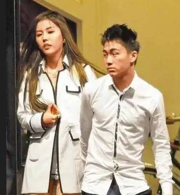 年轻多金真学霸男主人设的他为何“换女如换衣”？