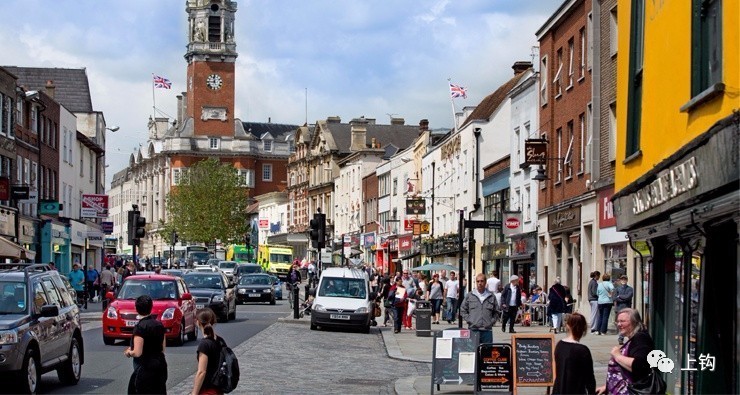 一个68岁的英国老头，为过钓瘾网购钓具，结果收到了一套SM装备……