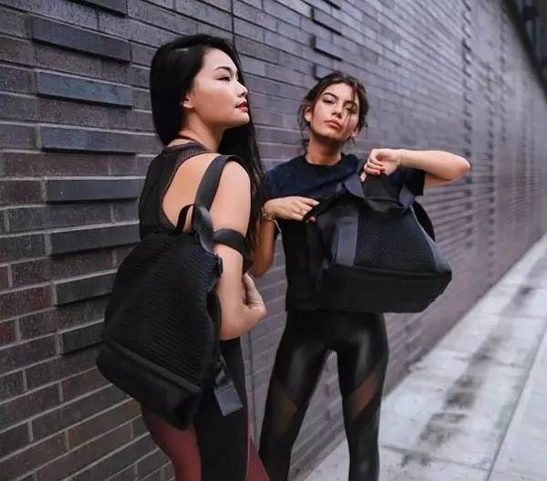 U天使热议丨健身包里装这些，跳完操直接去约会