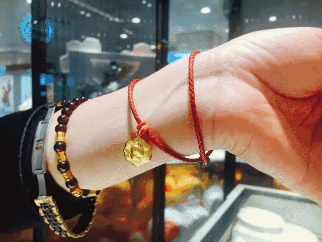 杭州-3℃，西湖边却开出了10000朵鲜花墙，只为让你度过一个史上最最少女心的情人节……