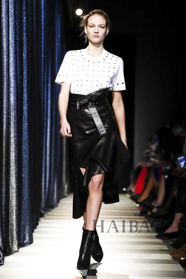 浪漫与柔媚的无限延伸！Monse2017秋冬女装秀，海报网带你亲临2017秋冬纽约时装周