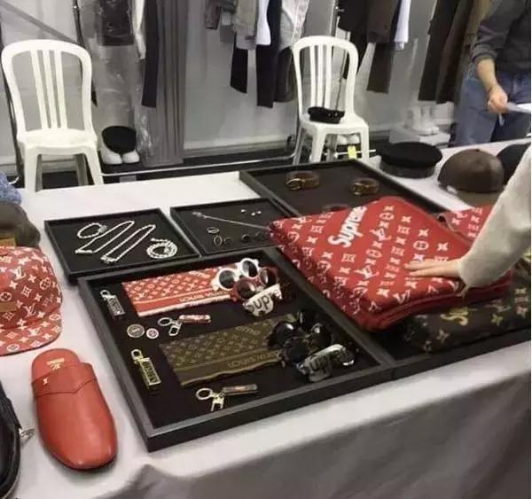 lv x supreme联名红色卫衣 (lv和supreme联名牛仔外套)