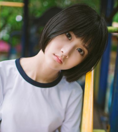 韩系女生学院风发型,学院风西装直发还是卷发