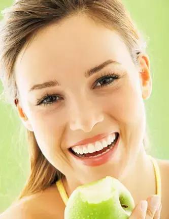 扁平脸如何抗老还年轻,皮肤松弛吃什么能紧致抗老