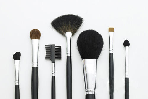 女人没有两把刷子怎能混江湖,出来混一定要有两把刷子