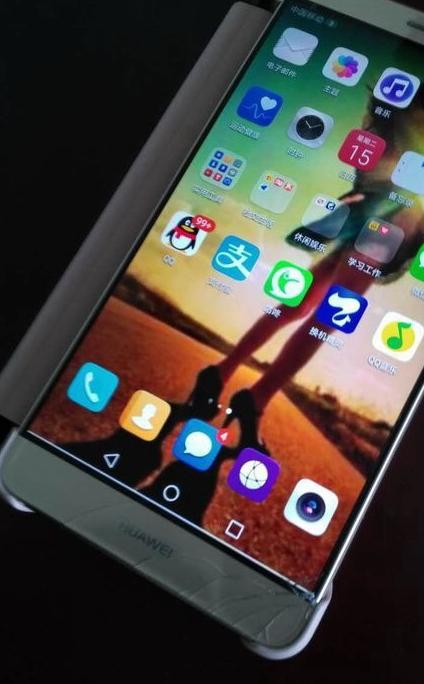 华为手机屏幕碎了壳烂了,华为手机进水清理一下水要多少钱