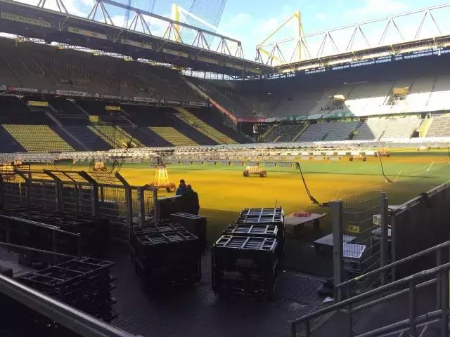 瓒崇悆灏忓皢浠殑鏄ュぉ,缁胯尩鍦虹殑瓒崇悆灏忓皢