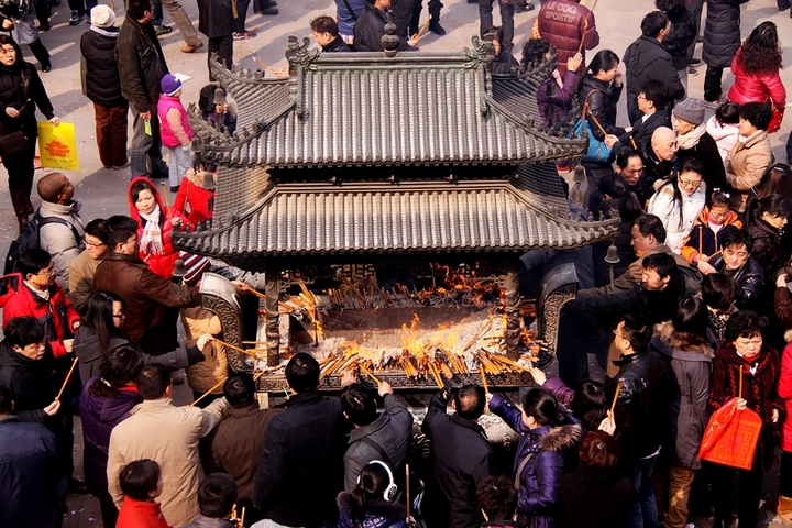 鏄ヨ妭鍚勫湴瀵哄簷鐖嗘弧,闄ゅ澶滅殑瀵哄簷