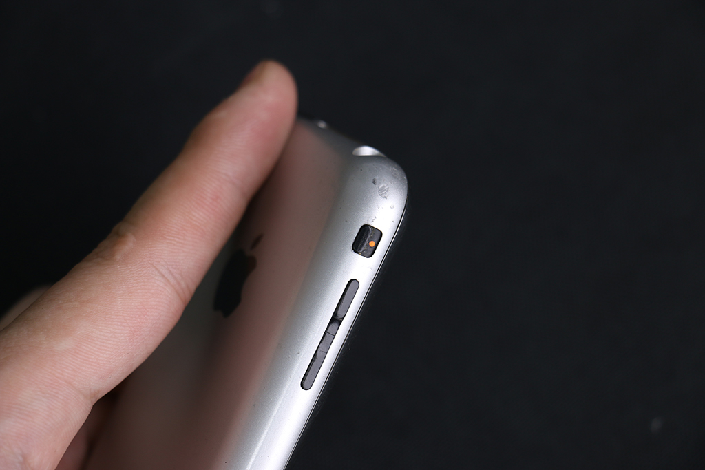 初代原版iPhone拍出高价,怀旧数码推荐