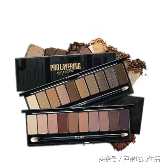 她妆前满脸暗疮，妆后美若天仙