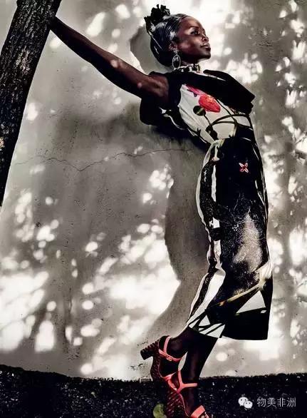 在《为奴十二载》里,来自非洲的她把这个角色演绎的淋漓尽致