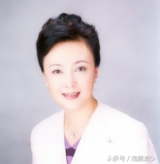 出道多年不火26岁嫁功夫巨星,24岁出道凭一剧爆红后26岁嫁同行