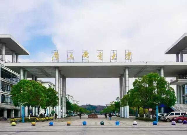 金陵十三校齐贺新春，请您查收一份来自南大的新春祝福