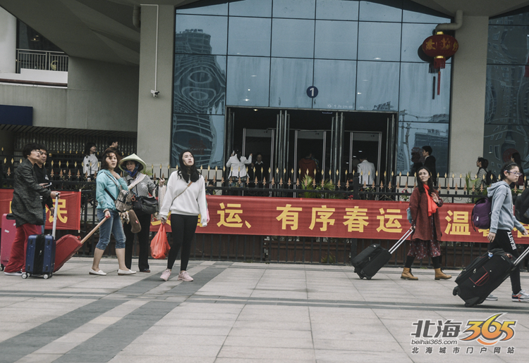 大年初七,北海火车站的离别人潮