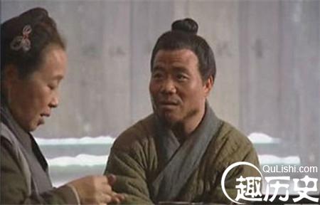 武大郎被砒霜毒死的视频,武大郎被毒死的片段水浒传