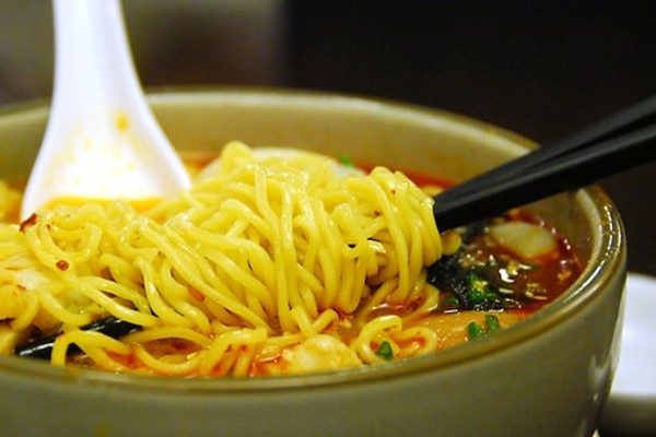 吃泡面不能喝汽水吗,吃泡面为什么不能喝汽水