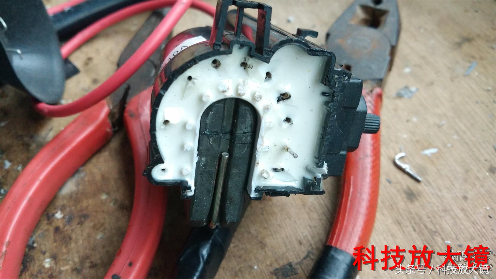 特斯拉线圈闪电制作教程,特斯拉线圈人造闪电原理及制作