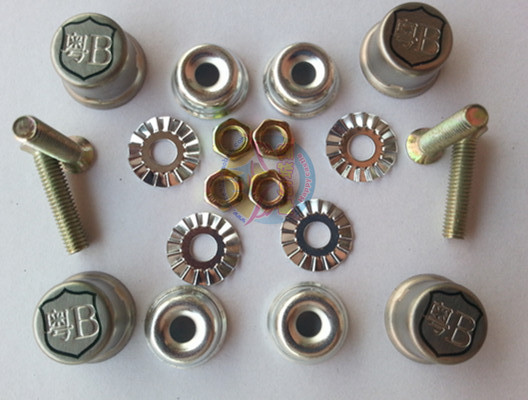 车牌只安两个螺丝扣分吗,车牌只能上两个螺丝帽怎么处罚