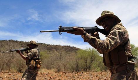 fal和akm哪个子弹威力大,最好的7.62步枪fal