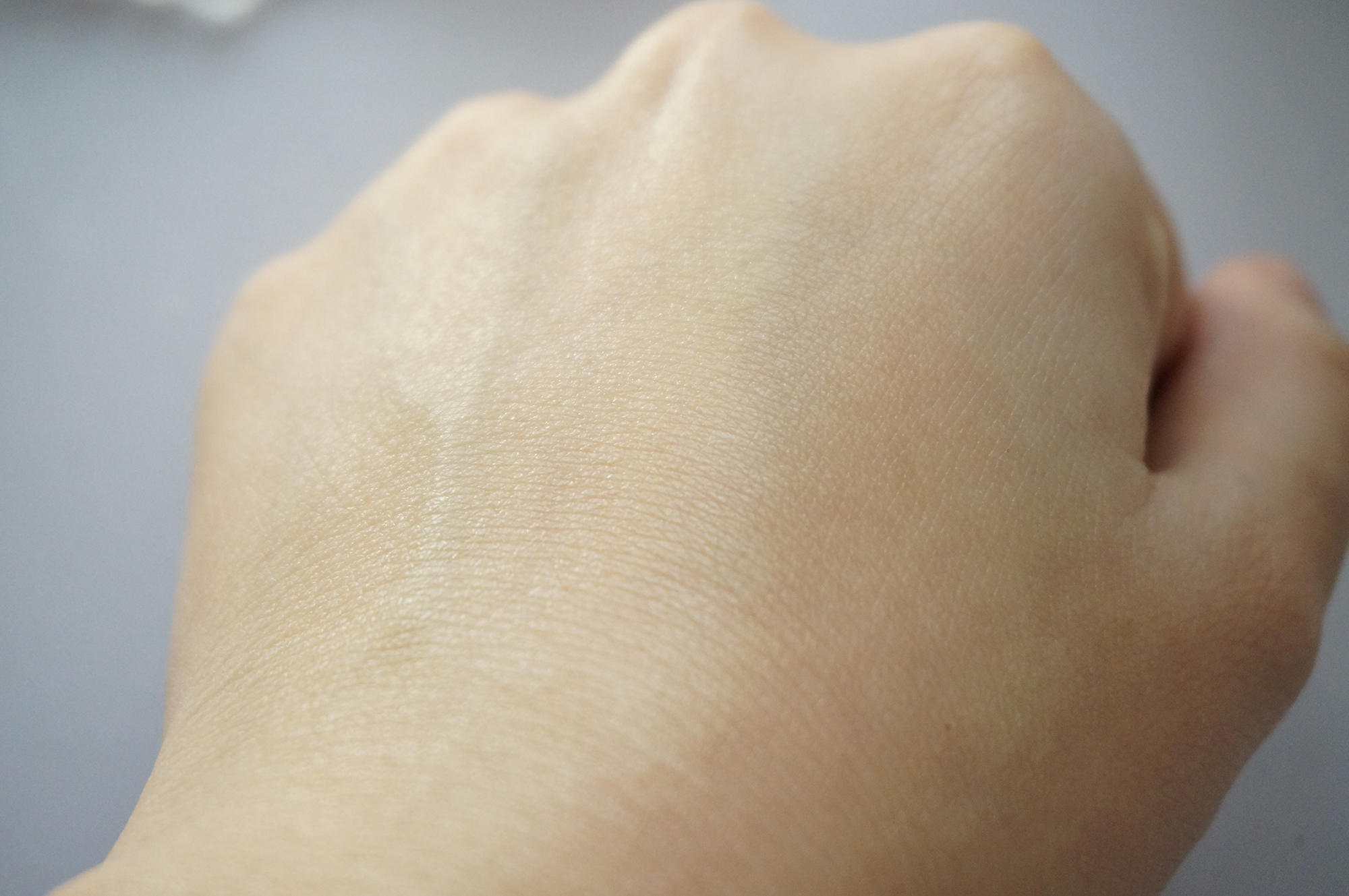 精华水和精华乳液有什么区别,乳液和精华水先抹哪个比较好