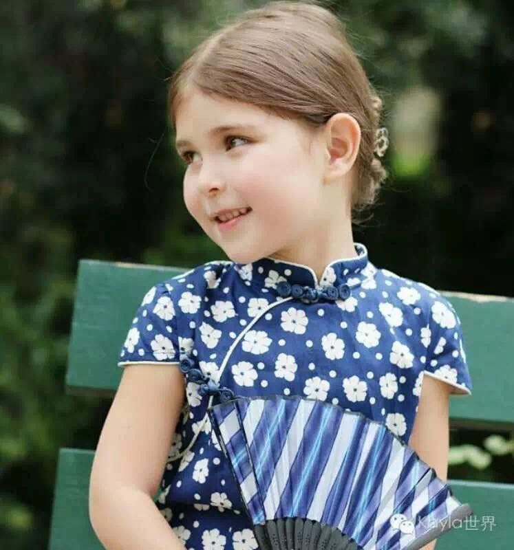 央视春晚小女孩唱歌,春晚第一个节目的小女孩