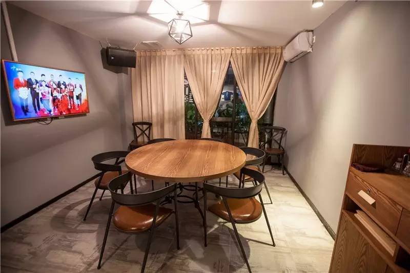 最火的足球主题餐厅,足球主题餐吧