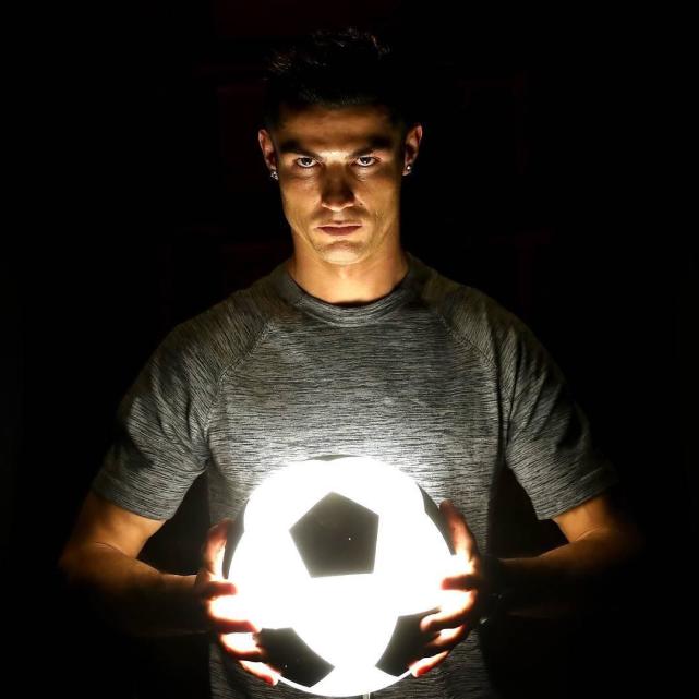 c罗的欧冠皇马vs曼联,c罗的欧冠和梅西的欧冠谁多