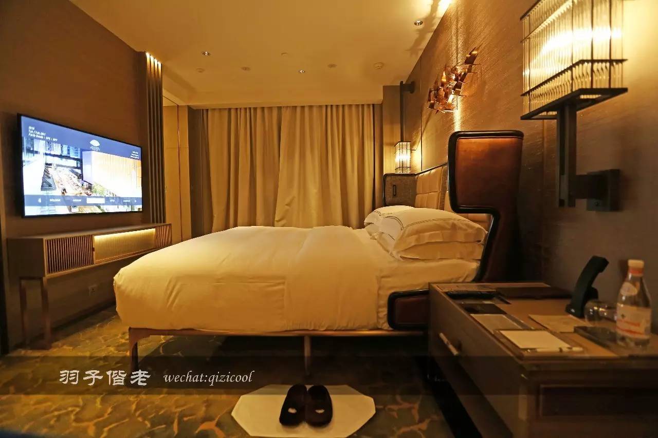 藏匿在繁华中环背后的丝丝暖意 (藏在繁华中环中的丝丝暖意)