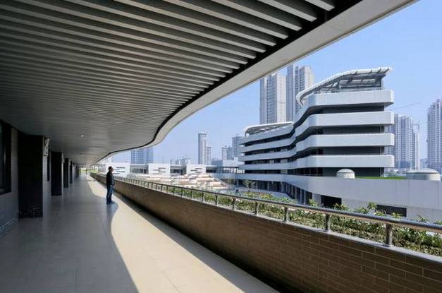 彩练当空水波荡漾：无锡蠡园中学