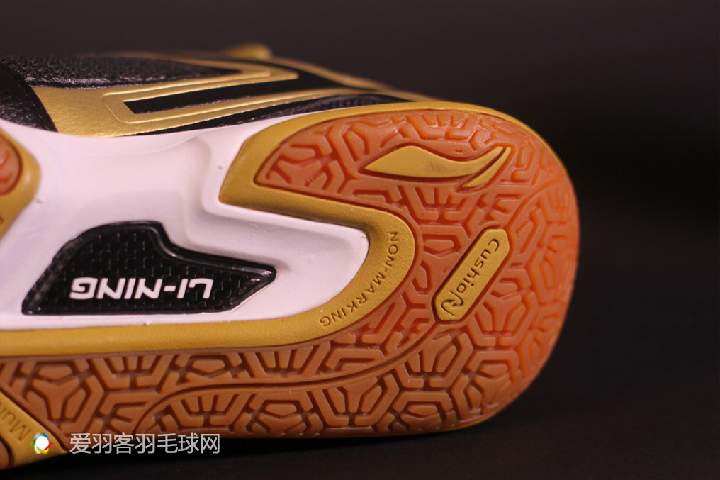 李宁羽毛球鞋贴地飞行,李宁贴地飞行羽毛球鞋se评测