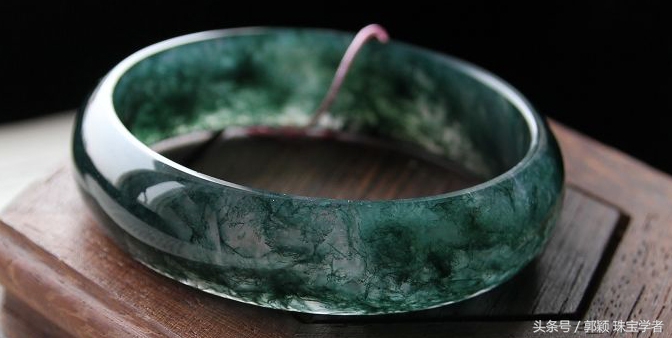 带飘花翡翠的玛瑙,飘花水草玛瑙值钱吗