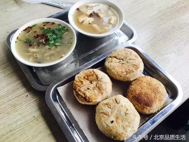 一天1万个都不够，这个北京爷们用40年创造了麻酱烧饼的传奇！