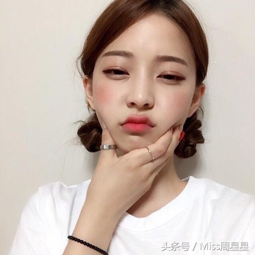 唐嫣宋佳穿衣搭配图片,白色月光宋佳美甲图