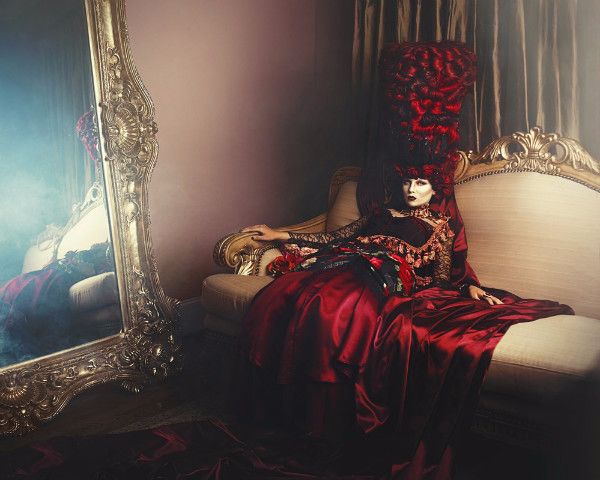 三个一无所有的女人，用以物换物和手工制作的方式再造绝代艳后！