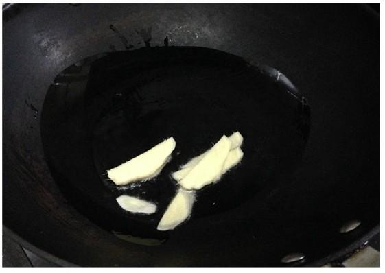 晚餐攻略：今天晚上给孩子开开荤，土豆烧鸡翅根，一盘下肚满足