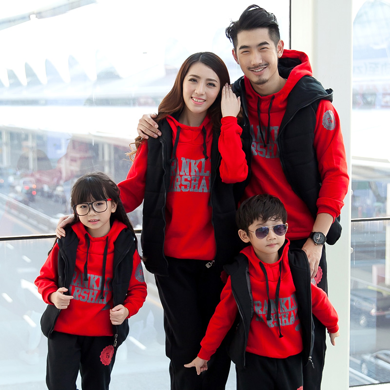 成年人一家四口亲子冬装,幸福一家人和睦温馨