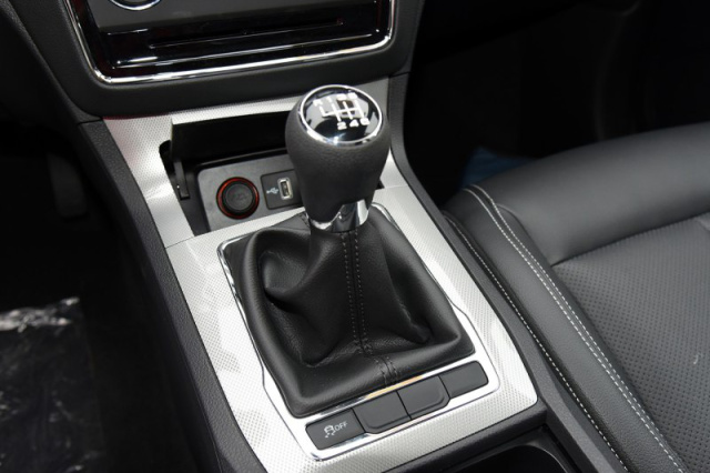 荣威i6和宝来选哪个,荣威i6max颜色怎么选