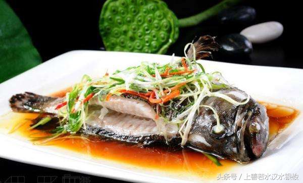 这样做的清蒸鱼简单好吃又嫩又滑,一定要学会这道鲜嫩好吃清蒸鱼