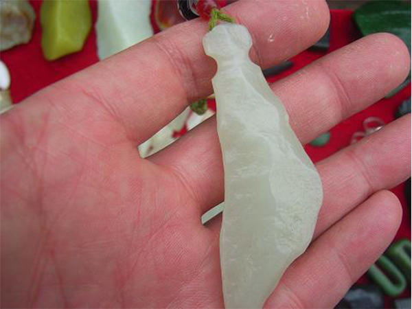 和田墨玉桃花石值钱吗,桃花石和田玉