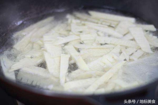 春天怎么能不吃一次新鲜的春笋呢,春笋是春季时令菜好吃又养人