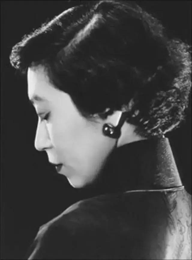 重庆星巴克里也可以有张爱玲？这些星巴克下午茶让你变得优雅