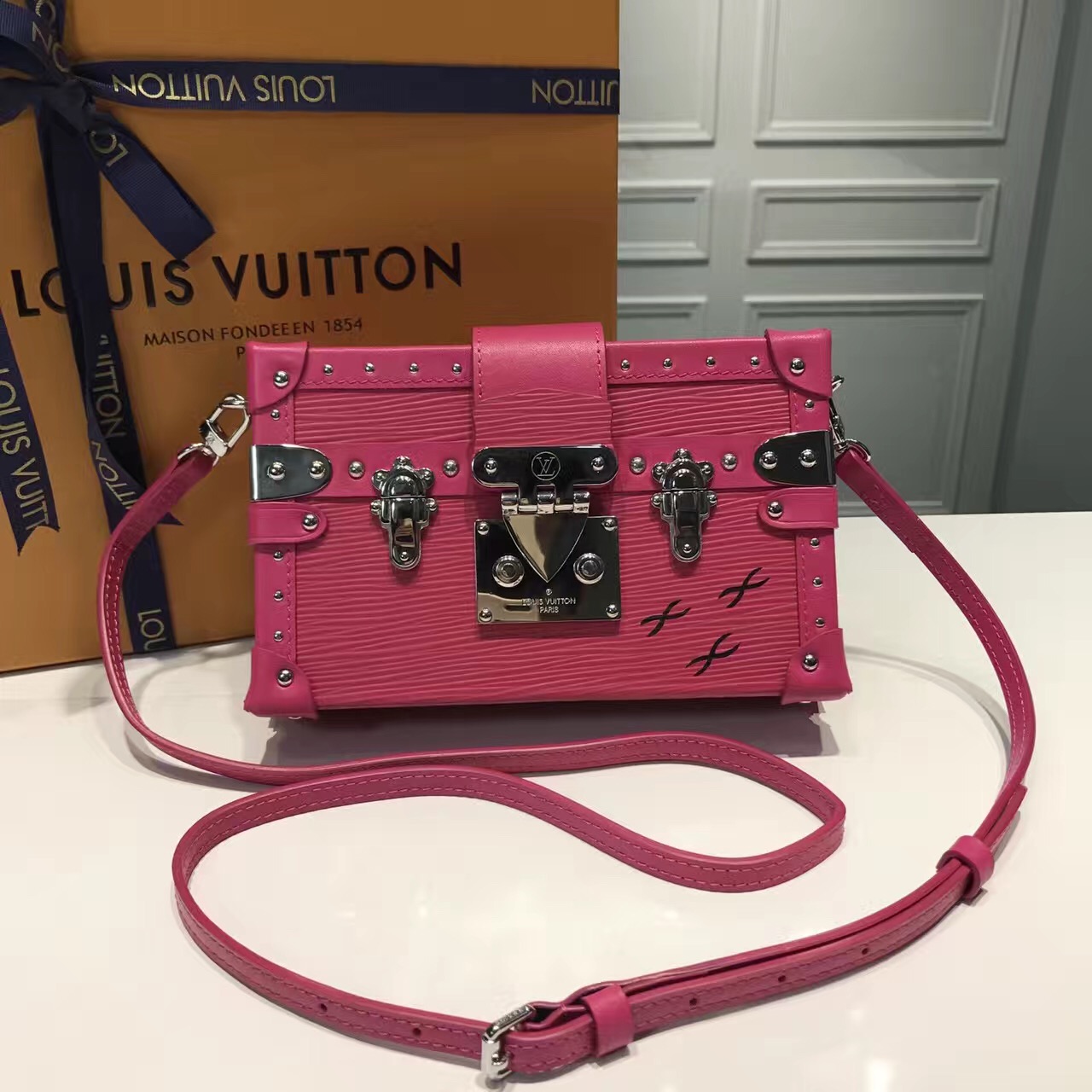 lv这款包多少钱,lv这款包的二手行情