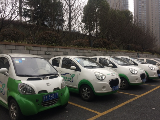 最近出现在杭州街头的共享汽车好用吗？快车评体验测评告诉你！