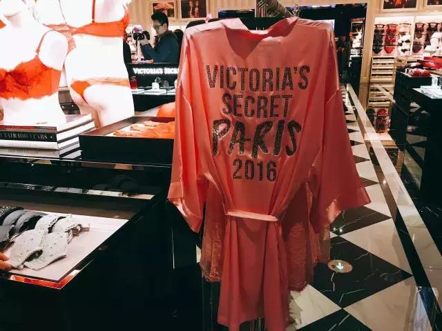 探店！成都维秘旗舰店深度揭秘，愿今晚你们都是天使！