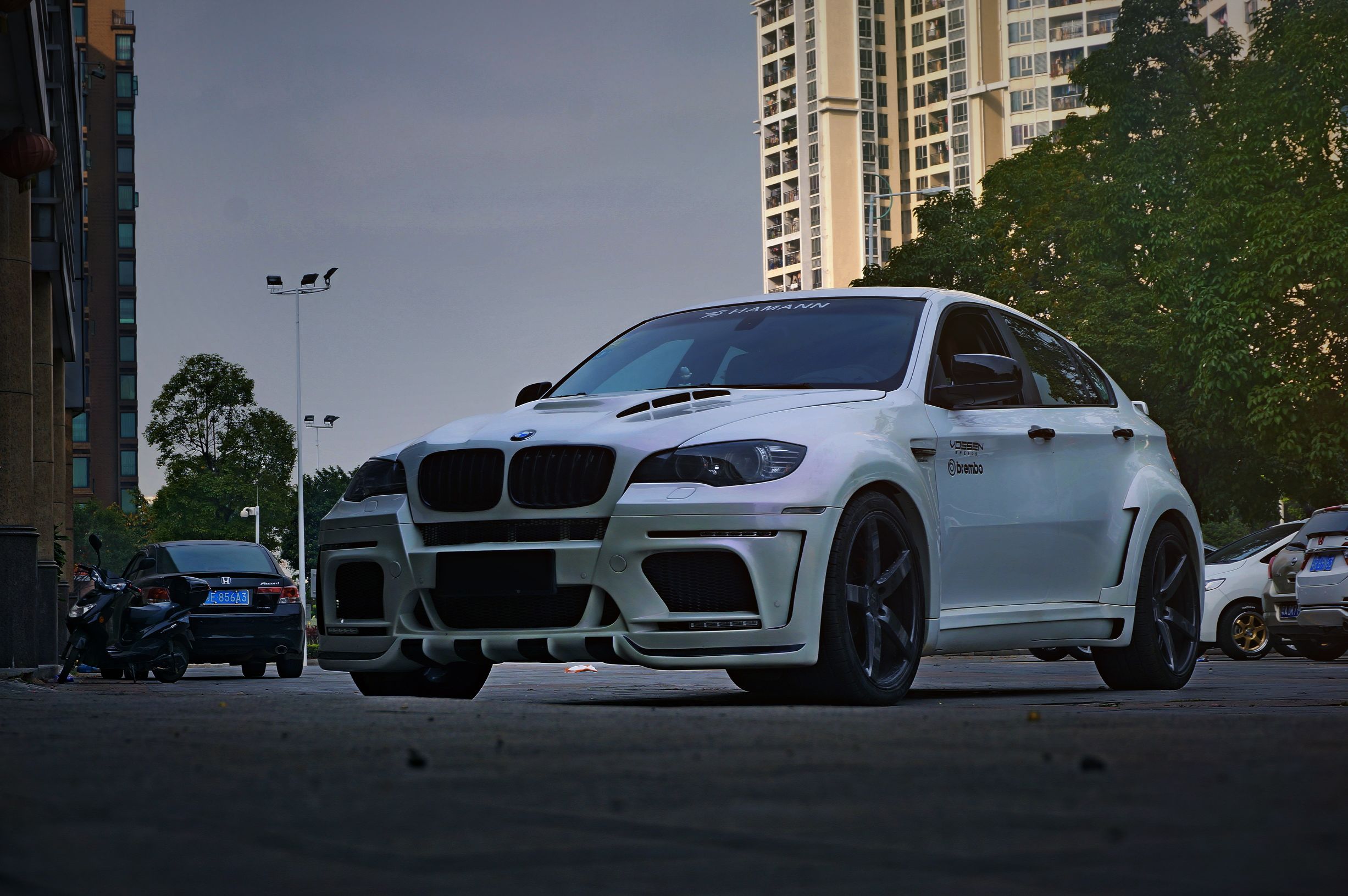 老款宝马x6改大灯和前后包围,宝马x6内外老改新改装案例