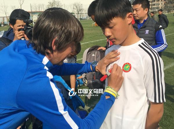 梦想长大踢足球的小男孩,中国足球梦想进世界杯