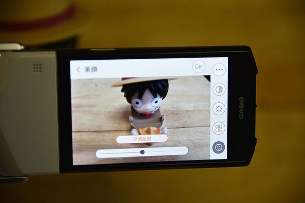 卡西欧自拍神器tr750怎么换电池,卡西欧tr750拍照效果