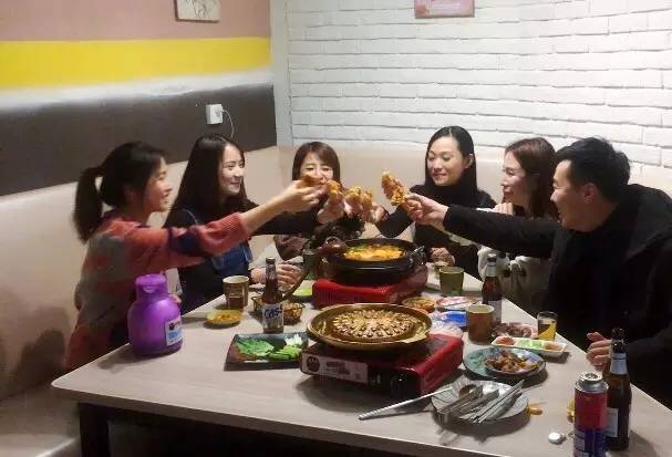 铜锅涮肉为啥不是铁锅,铜锅为啥不能用烧烤炭